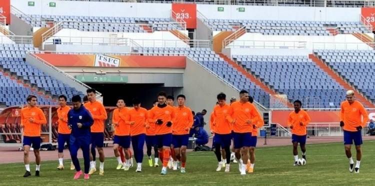记者：卡扎伊什维利等四名外援参与亚冠赛前合练，德尔加多缺席